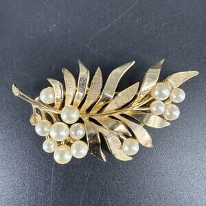 Vtg CROWN TRIFARI Rhodium Gold Tone Faux Pearl Leaf Flower Spray Pin Brooch READ